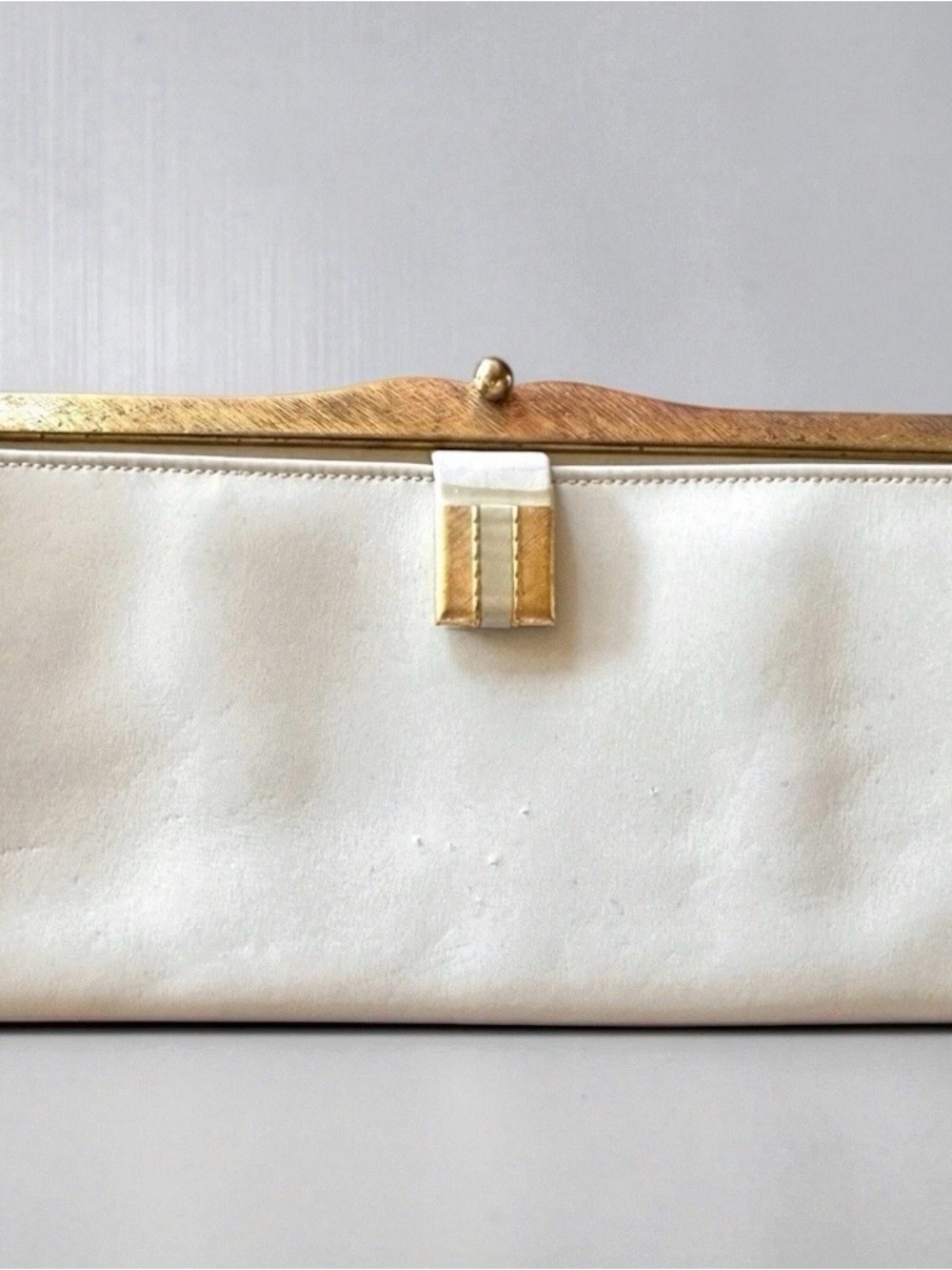 Vintage Clutch Bond Street
Purse Off White Gold Kiss Lock
Frame MCM w ID Case